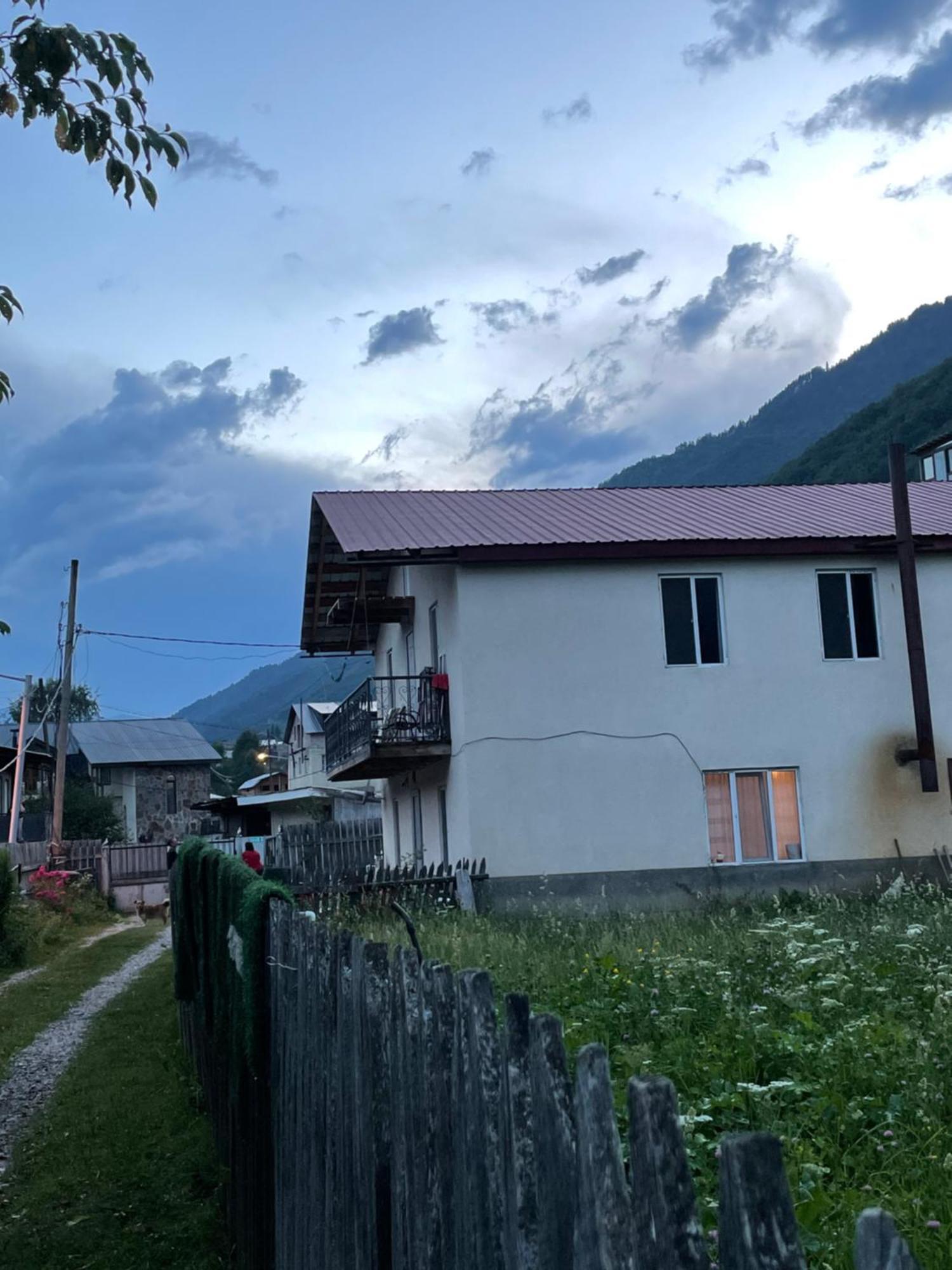House Mon Amie Hotel Местия Екстериор снимка
