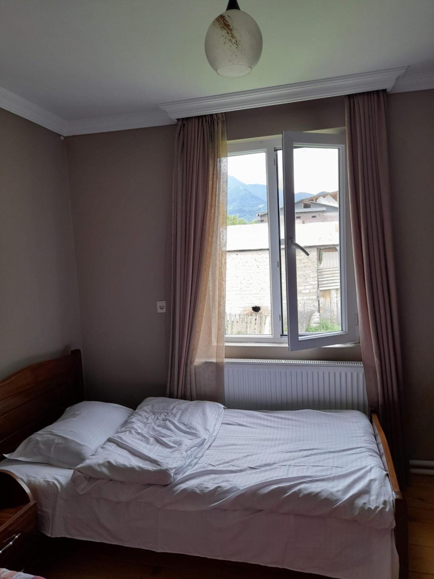 House Mon Amie Hotel Местия Екстериор снимка