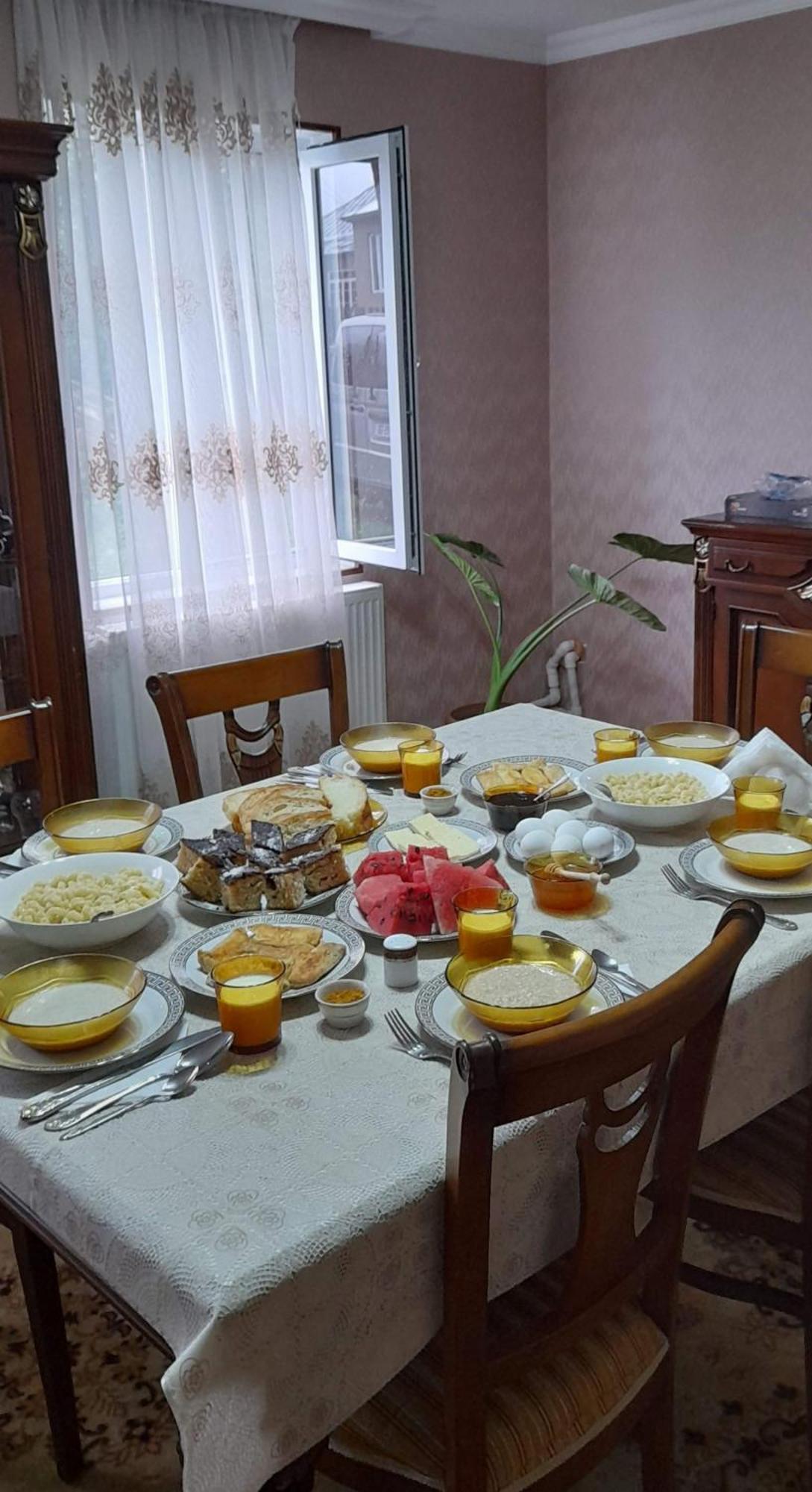 House Mon Amie Hotel Местия Екстериор снимка